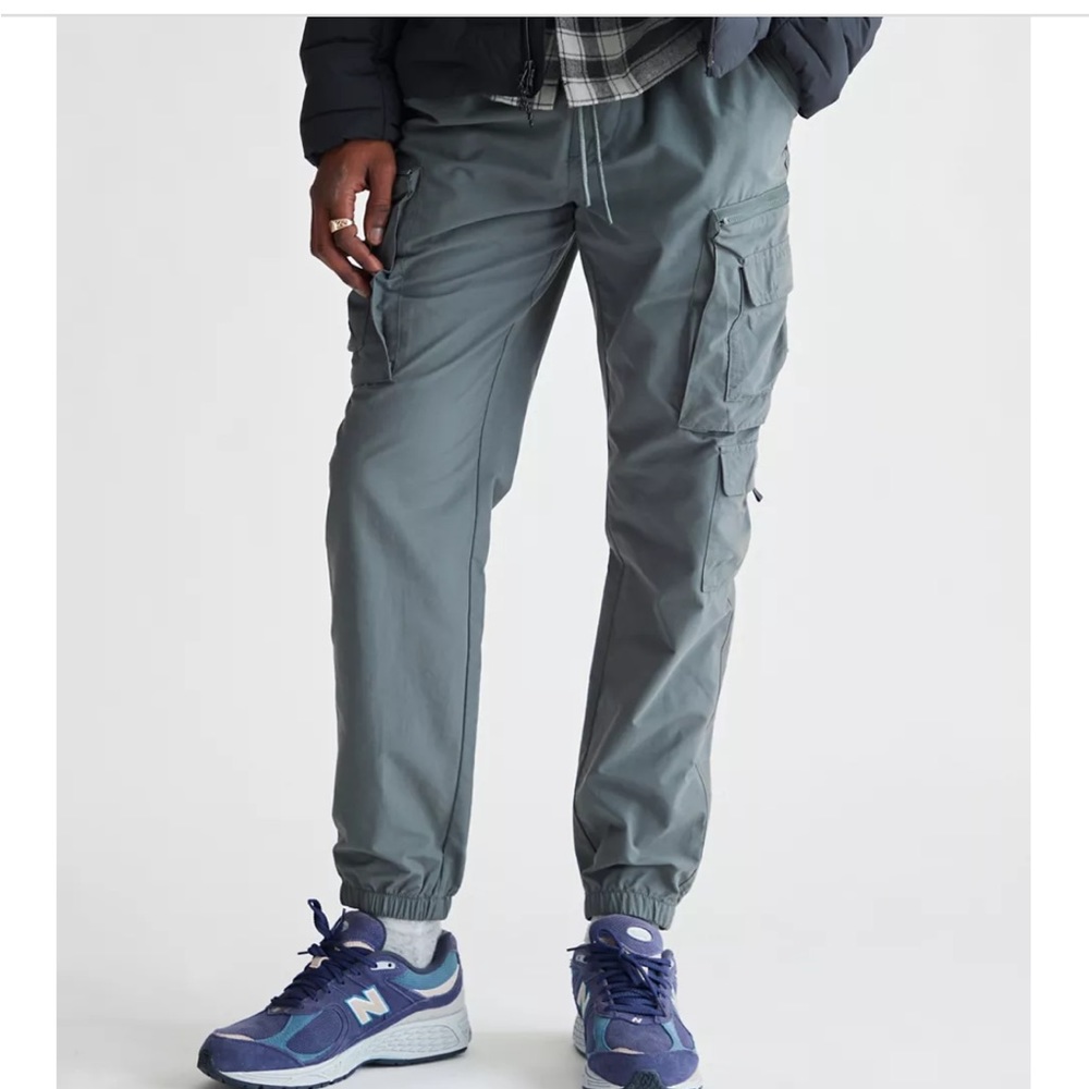 Men’s cargo pants, great condition. Pictures here don’t do them justice.